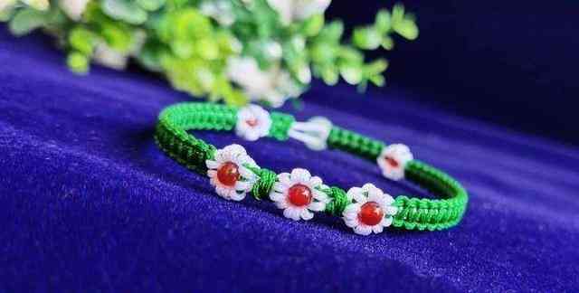 瑪瑙手鏈戴哪只手(女生瑪瑙手鏈戴哪只手)