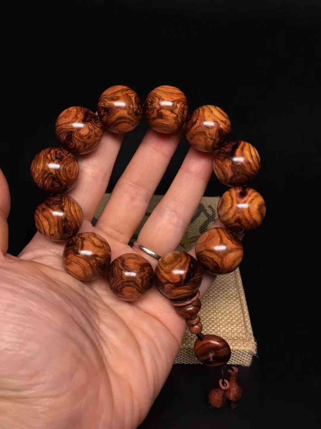 手串戴幾顆合適？珠子顆數(shù)又有什么講究？