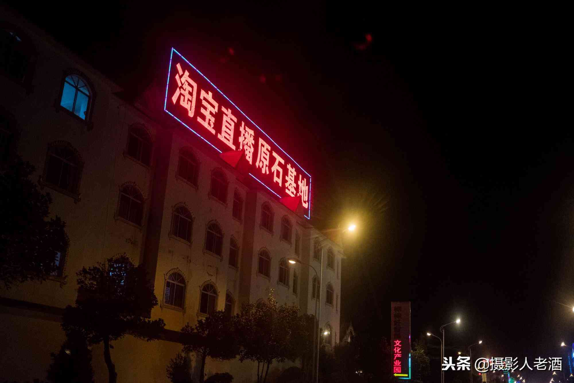 實(shí)拍云南瑞麗賭石基地：賣石頭的有一半是緬甸人，隨便一塊幾萬塊