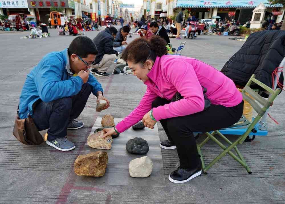 哪里可以買到翡翠原石(在哪里能買到翡翠原石)插圖