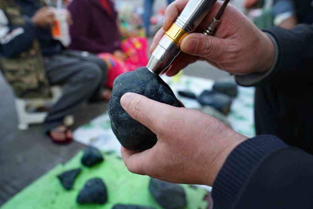 哪里可以買到翡翠原石(在哪里能買到翡翠原石)插圖2