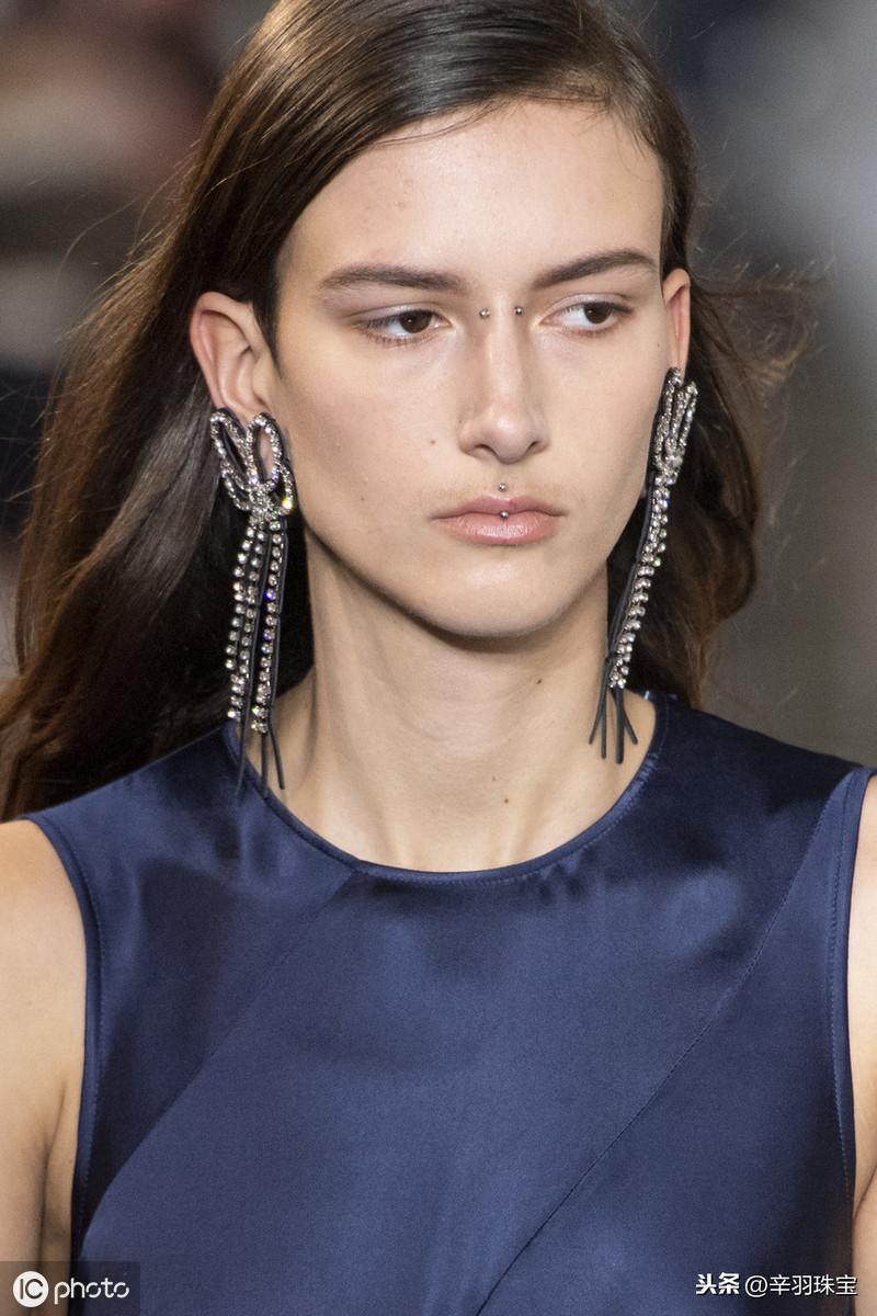 2019秋冬飾品流行趨勢(shì)，水鉆耳環(huán)，價(jià)格不貴，漂亮迷人