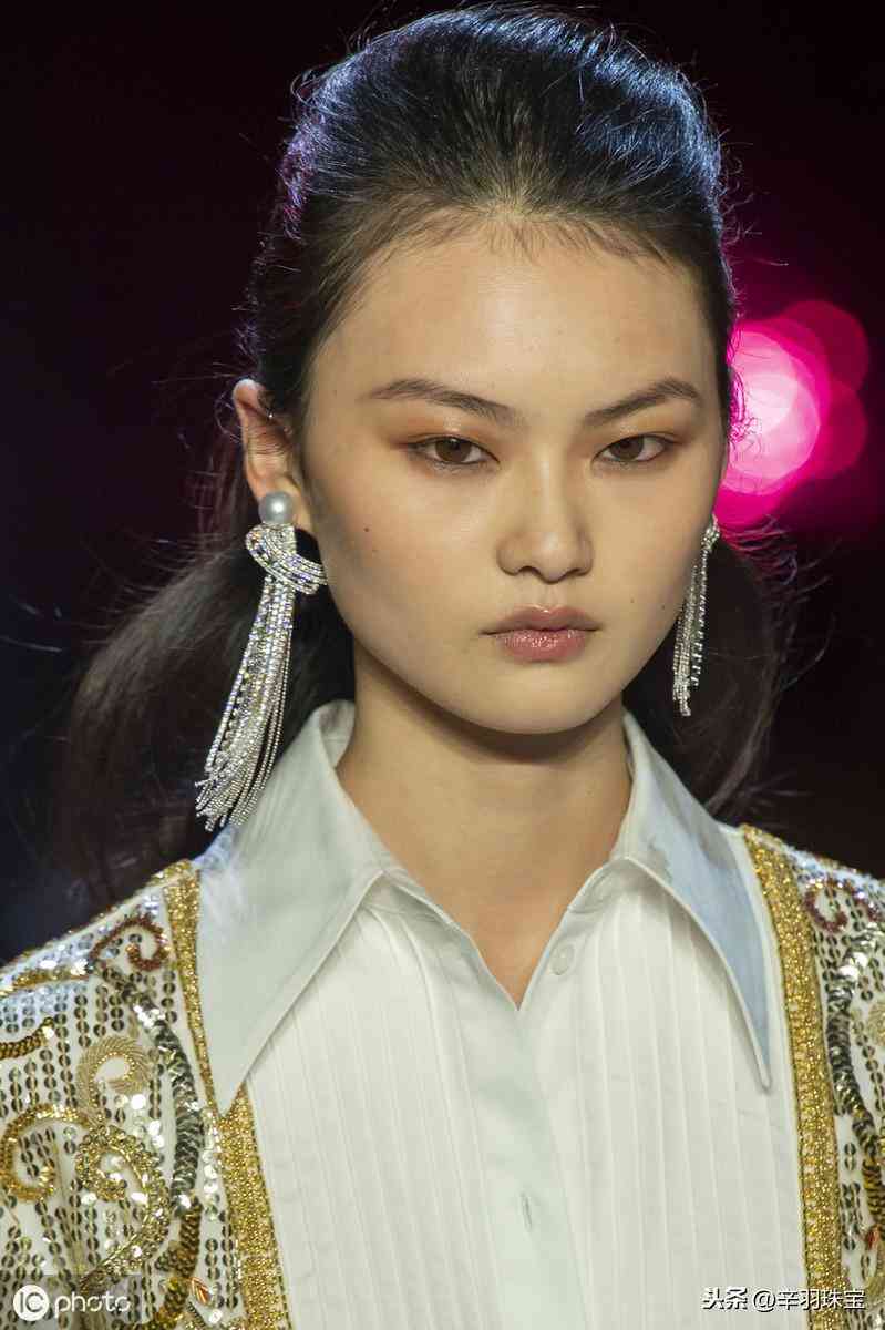 2019秋冬飾品流行趨勢(shì)，水鉆耳環(huán)，價(jià)格不貴，漂亮迷人