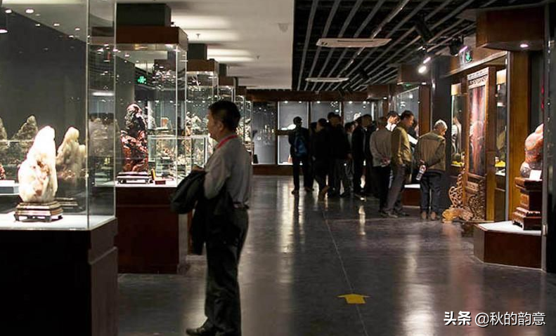 廣西桂林蘆笛巖風(fēng)景區(qū)，藏有桂林雞血玉精品、極品、孤品600余件