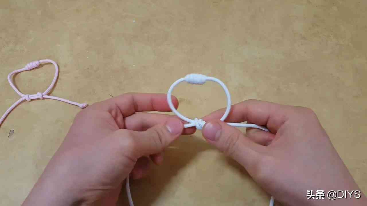 看看如何編抽拉式的手繩，步驟詳細(xì)，簡(jiǎn)單易學(xué)！
