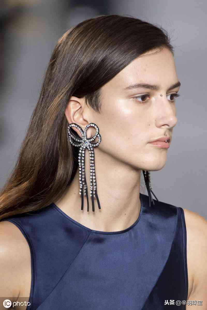 2019秋冬飾品流行趨勢(shì)，水鉆耳環(huán)，價(jià)格不貴，漂亮迷人