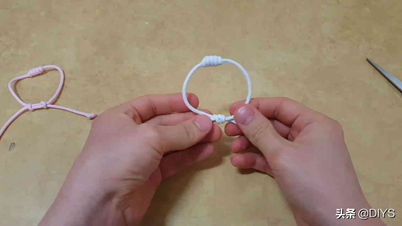 看看如何編抽拉式的手繩，步驟詳細(xì)，簡(jiǎn)單易學(xué)！