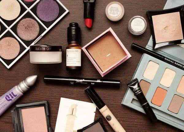 化妝師常用化妝品介紹(化妝師常用化妝品介紹語)