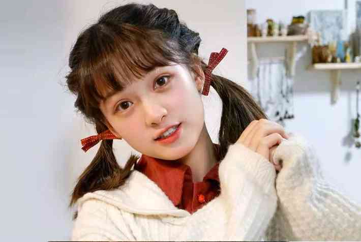 新年化妝品怎么搭配好聽(簡(jiǎn)單妝容必備化妝品)