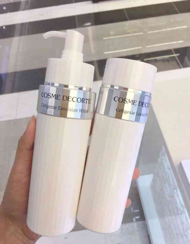 補(bǔ)水的化妝品能美白嗎女生(什么化妝品補(bǔ)水美白效果最好)