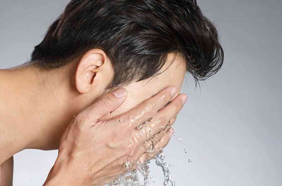 男生現(xiàn)在也用化妝品嗎(男生現(xiàn)在也用化妝品嗎)