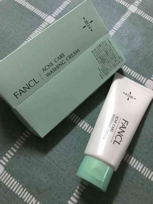 皮膚黃有痘適合什么化妝品(皮膚黃有痘適合什么化妝品呢)