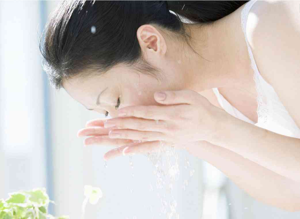 化妝品里的玫瑰精油的作用(化妝品里的玫瑰精油的作用是什么)插圖1