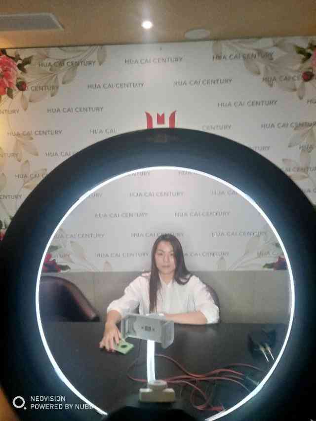 華彩世紀(jì)化妝品屬于高端嗎(華彩美膚的護(hù)膚品怎么樣)插圖2