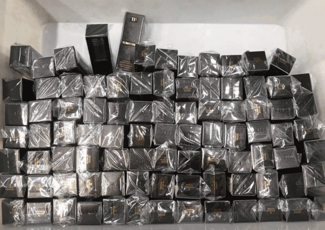 網(wǎng)購(gòu)化妝品店圖片真實(shí)高清(網(wǎng)購(gòu)化妝品店圖片真實(shí)高清無(wú)水印)插圖3