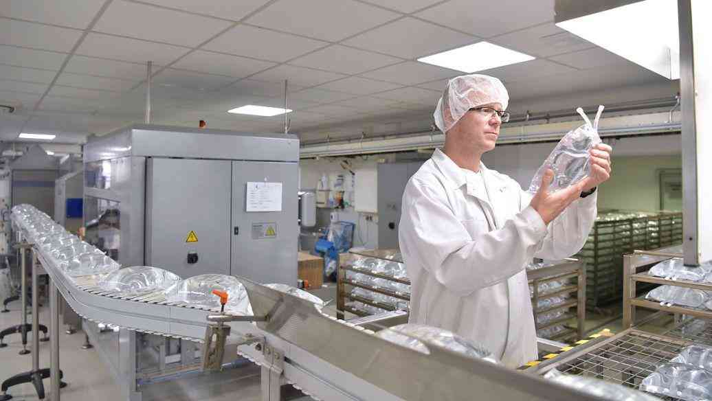 電商化妝品展示視頻模板(電商化妝品海報(bào))插圖1