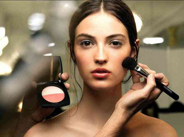 電商化妝品展示視頻模板(電商化妝品海報(bào))插圖2