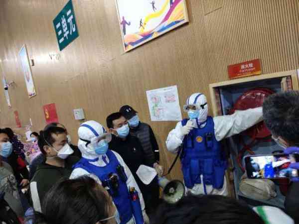 威娜化妝品收納盒桌面推薦(桌面化妝品收納盒教程)插圖2