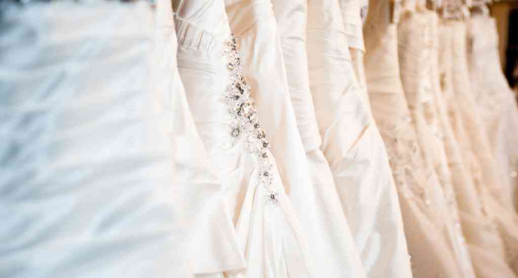 準(zhǔn)備結(jié)婚用什么化妝品好(結(jié)婚前需要買(mǎi)化妝品嗎)插圖1