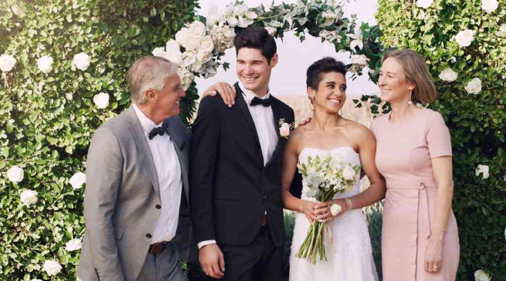 準(zhǔn)備結(jié)婚用什么化妝品好(結(jié)婚前需要買(mǎi)化妝品嗎)插圖4