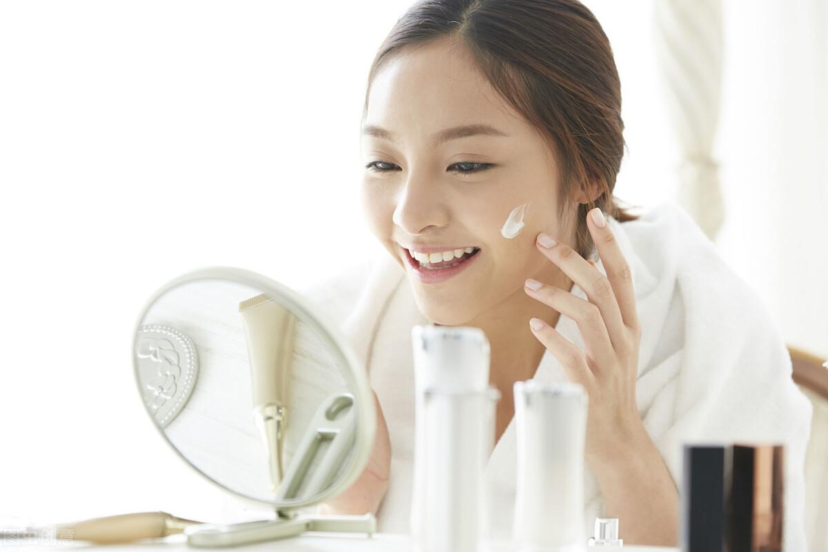 曬桌面化妝品修復(fù)教程圖片(曬后修復(fù)護(hù)膚品怎么用)插圖2