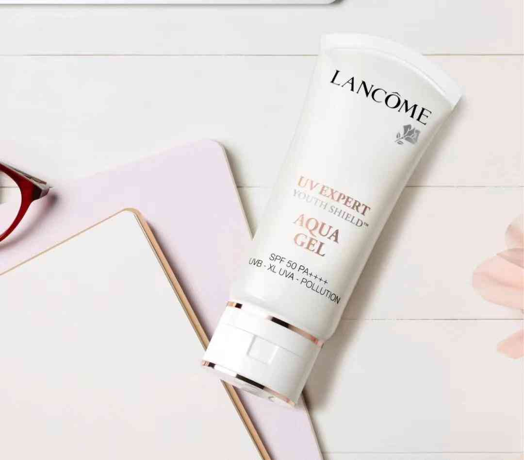 有沒有保濕又防曬的化妝品(化妝品防曬霜哪個(gè)好用)插圖1