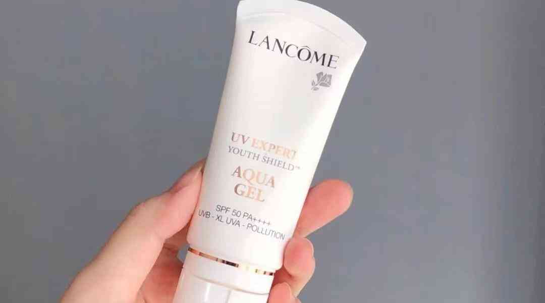 有沒有保濕又防曬的化妝品(化妝品防曬霜哪個(gè)好用)插圖2