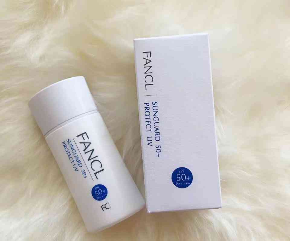 有沒有保濕又防曬的化妝品(化妝品防曬霜哪個(gè)好用)插圖7