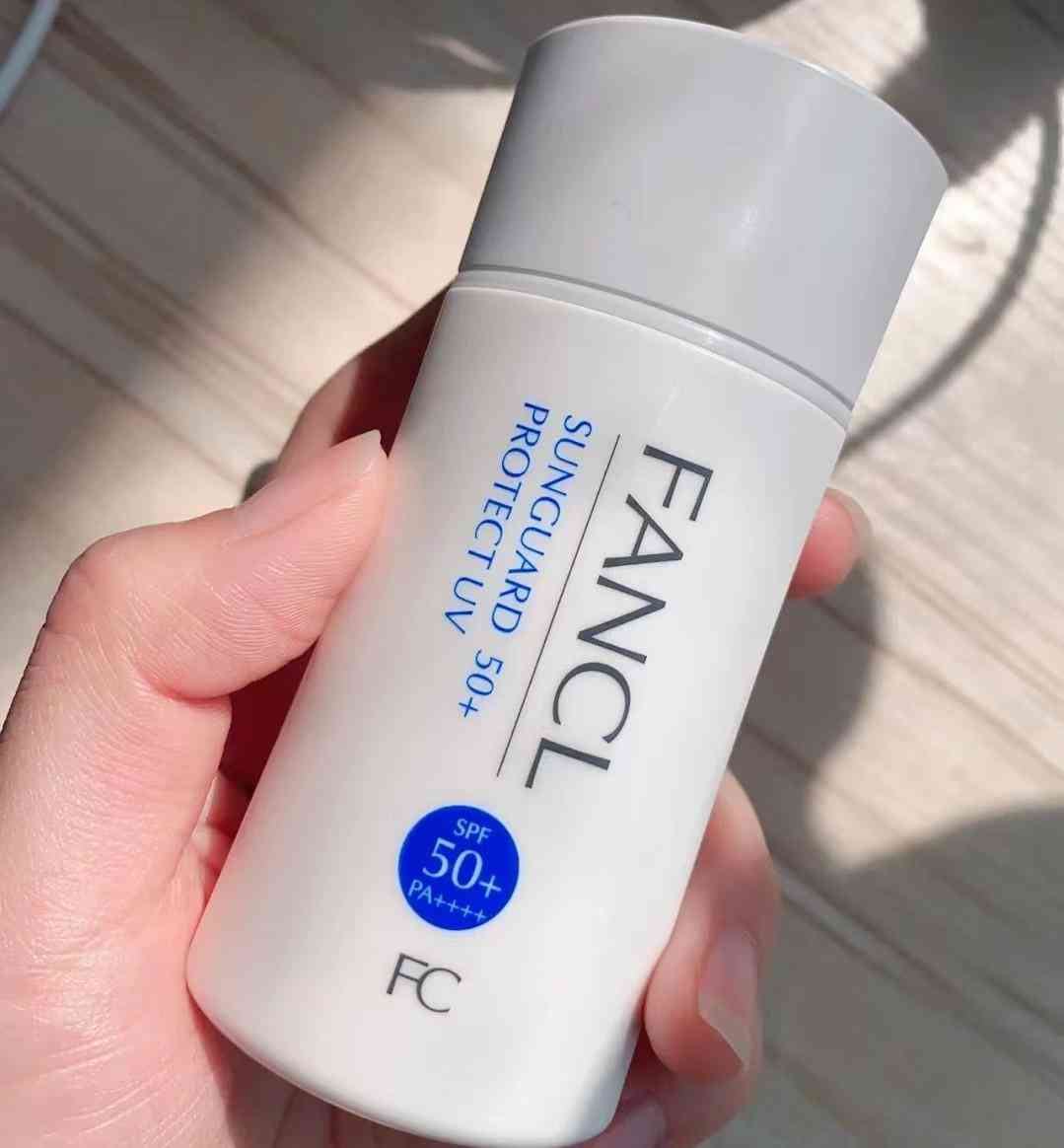 有沒有保濕又防曬的化妝品(化妝品防曬霜哪個(gè)好用)插圖8