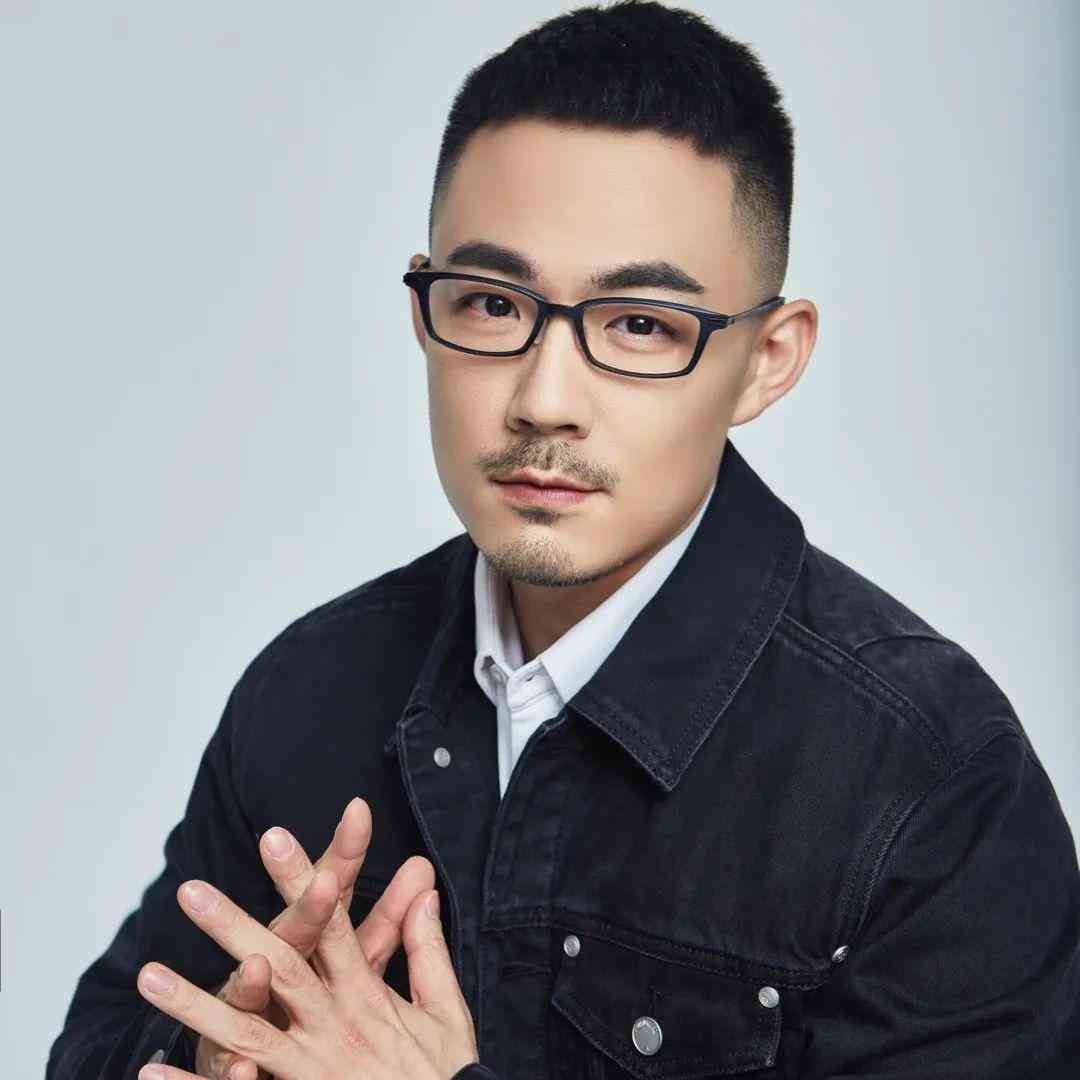 額頭黑用什么彩妝化妝品好(比較黑的人化妝用什么化妝品)插圖2