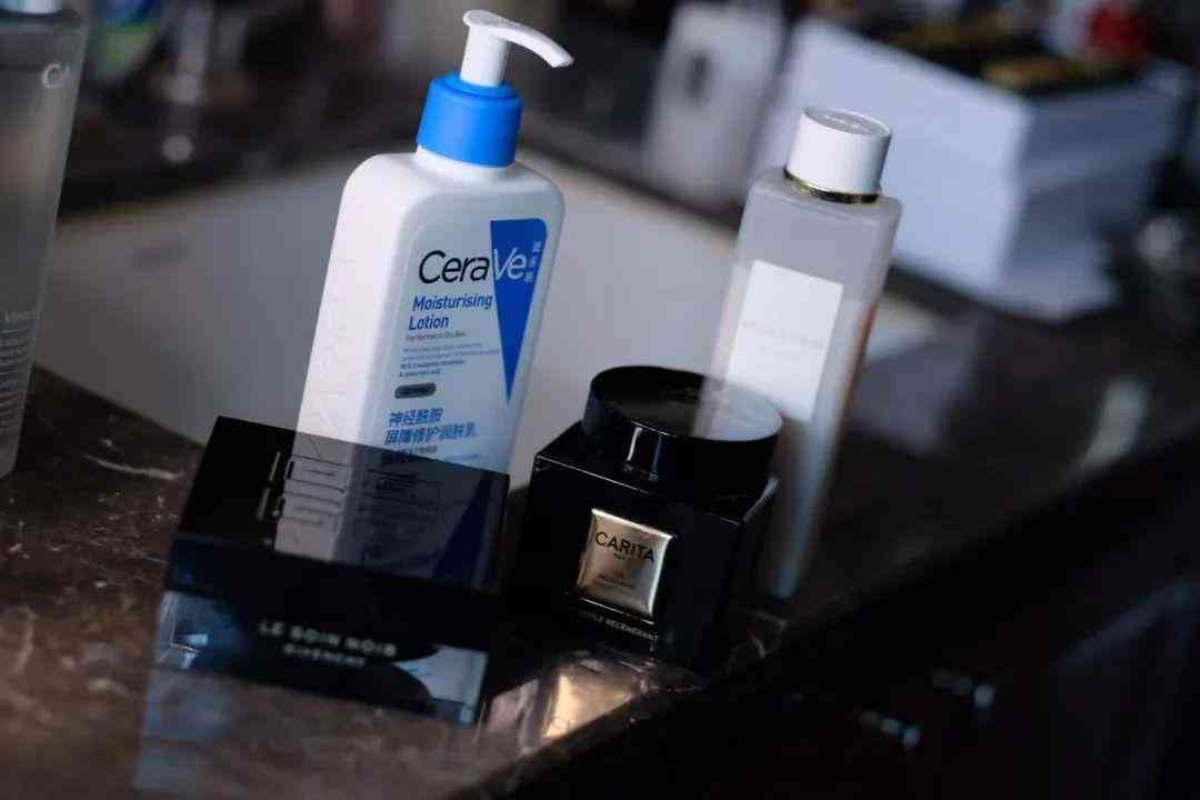 額頭黑用什么彩妝化妝品好(比較黑的人化妝用什么化妝品)插圖3