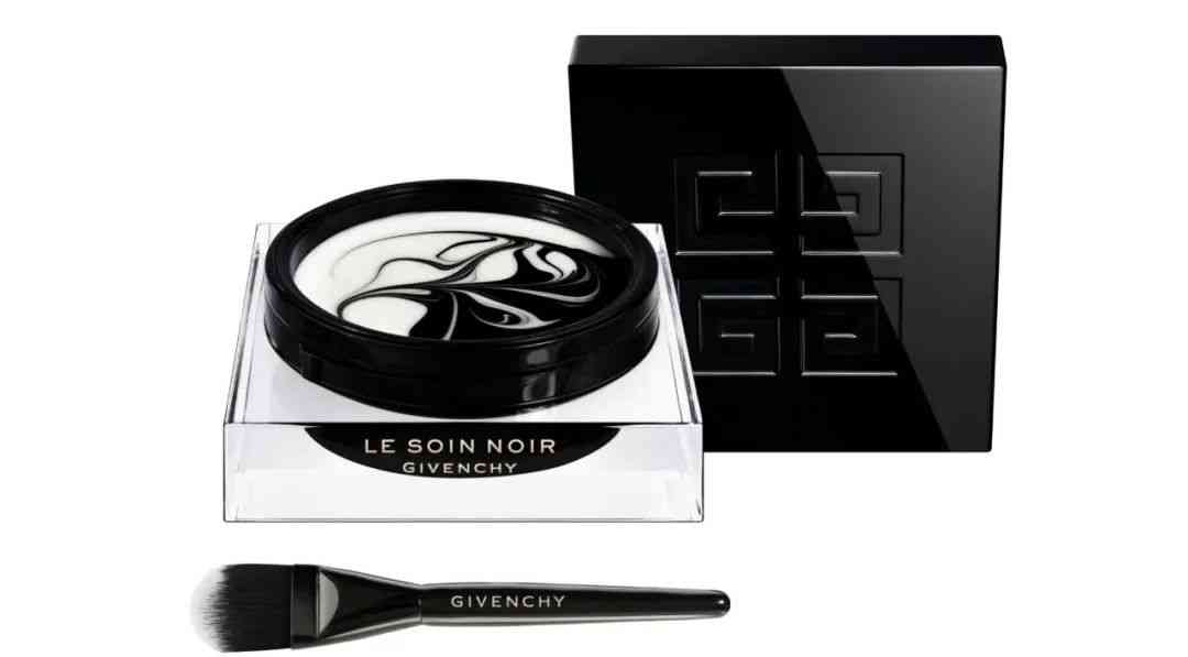 額頭黑用什么彩妝化妝品好(比較黑的人化妝用什么化妝品)插圖6