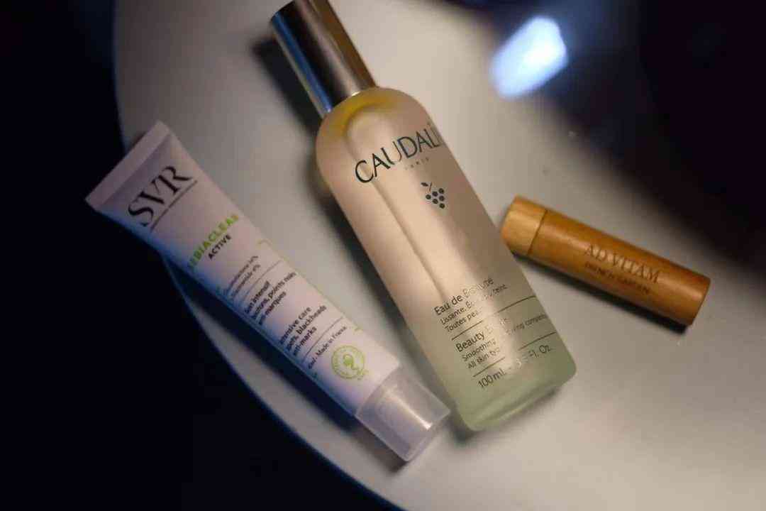 額頭黑用什么彩妝化妝品好(比較黑的人化妝用什么化妝品)插圖8