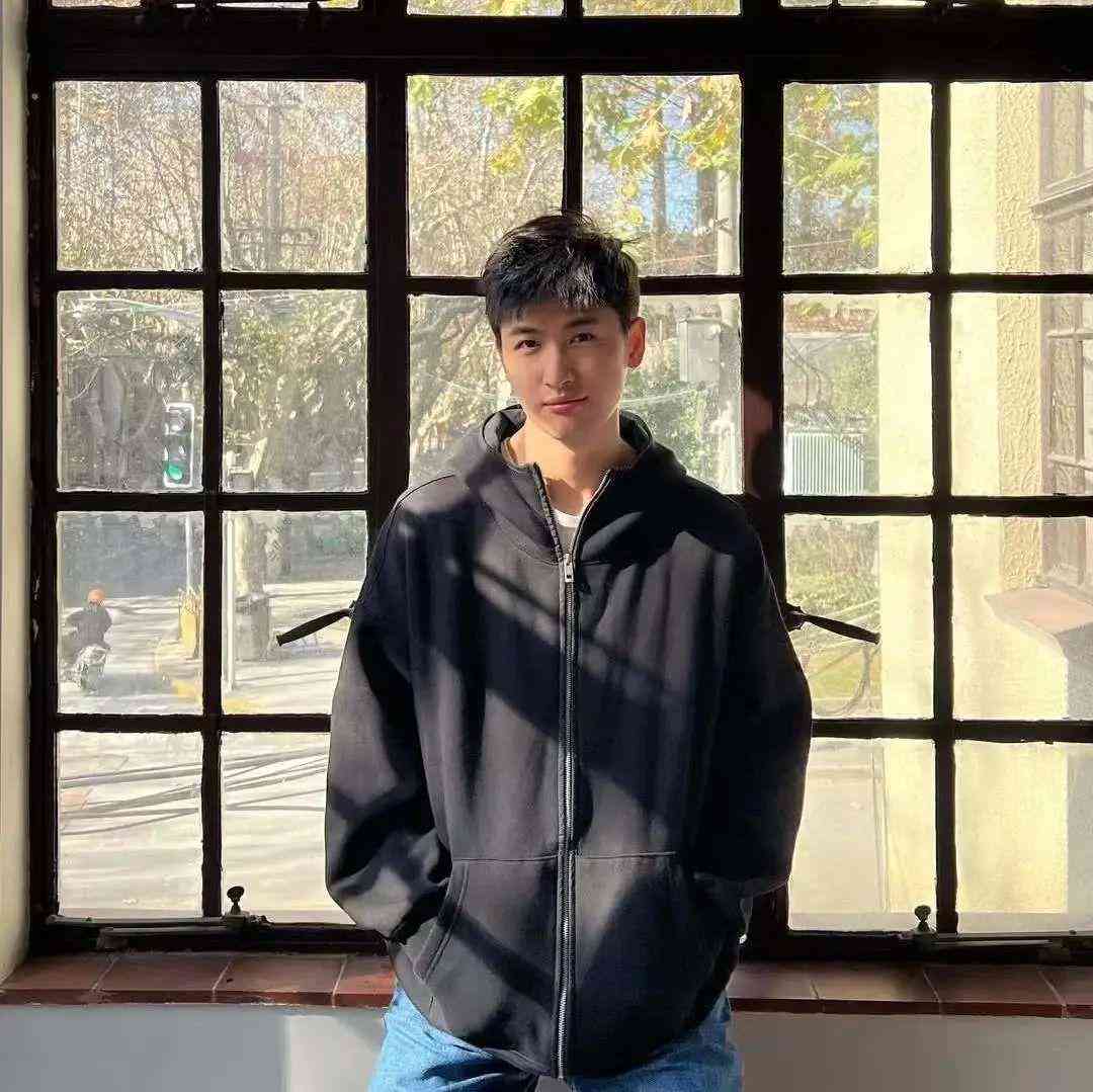 額頭黑用什么彩妝化妝品好(比較黑的人化妝用什么化妝品)插圖22