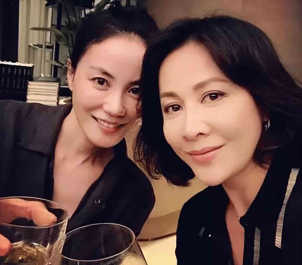 女人賣(mài)5萬(wàn)化妝品(女人賣(mài)5萬(wàn)化妝品怎么樣)插圖8