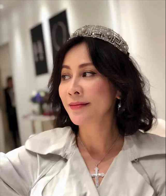 女人賣(mài)5萬(wàn)化妝品(女人賣(mài)5萬(wàn)化妝品怎么樣)插圖16