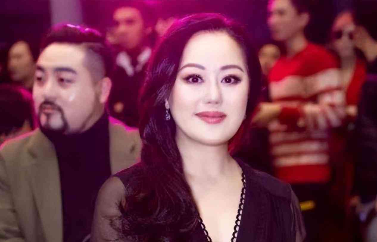 女人賣(mài)5萬(wàn)化妝品(女人賣(mài)5萬(wàn)化妝品怎么樣)插圖33