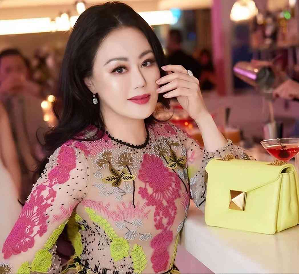 女人賣(mài)5萬(wàn)化妝品(女人賣(mài)5萬(wàn)化妝品怎么樣)插圖34