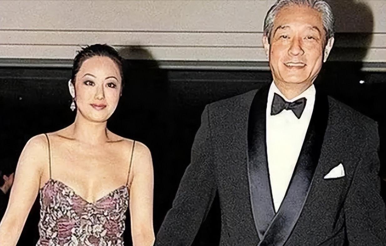 女人賣(mài)5萬(wàn)化妝品(女人賣(mài)5萬(wàn)化妝品怎么樣)插圖36