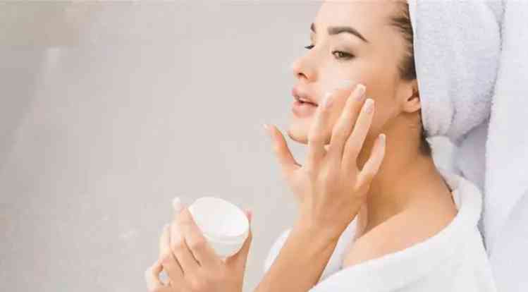 含化學(xué)成分少的化妝品(化妝品含哪些成分不好)