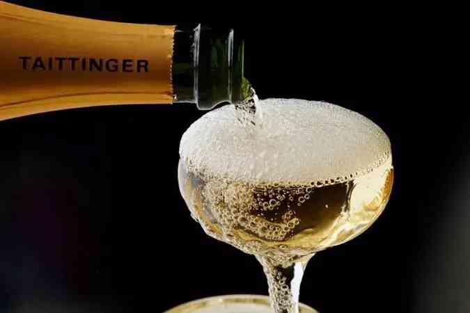 法國雅士邦德化妝品(雅邦化妝品公司)