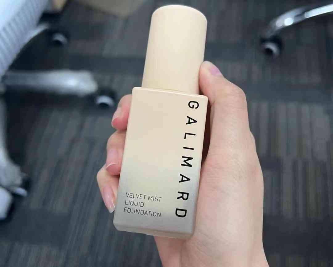 哪種化妝品用著不油膩(化妝品不油膩的什么牌子好)插圖1