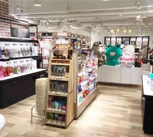 直營(yíng)店化妝品好不好用(是直銷護(hù)膚品好還是店鋪的好)