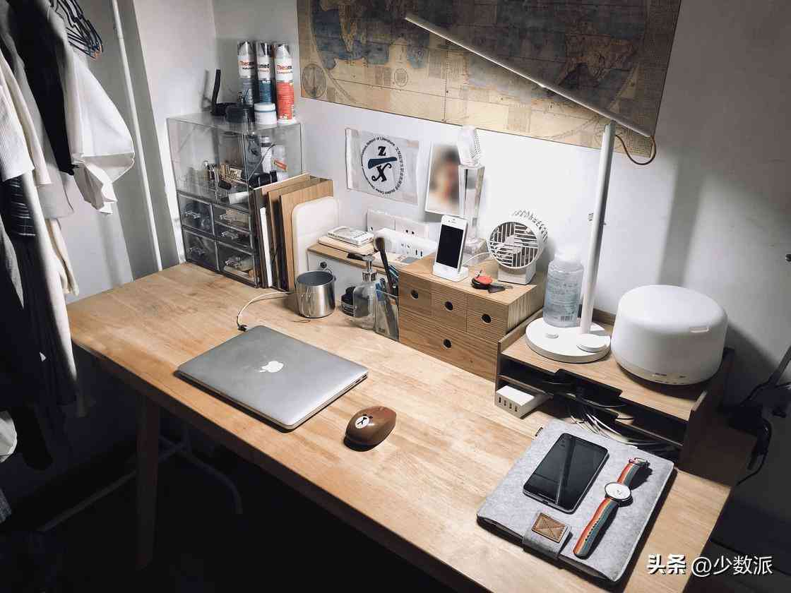 桌面化妝品收納原木色桌子(網(wǎng)紅木質(zhì)桌面整理化妝品收納盒)插圖2