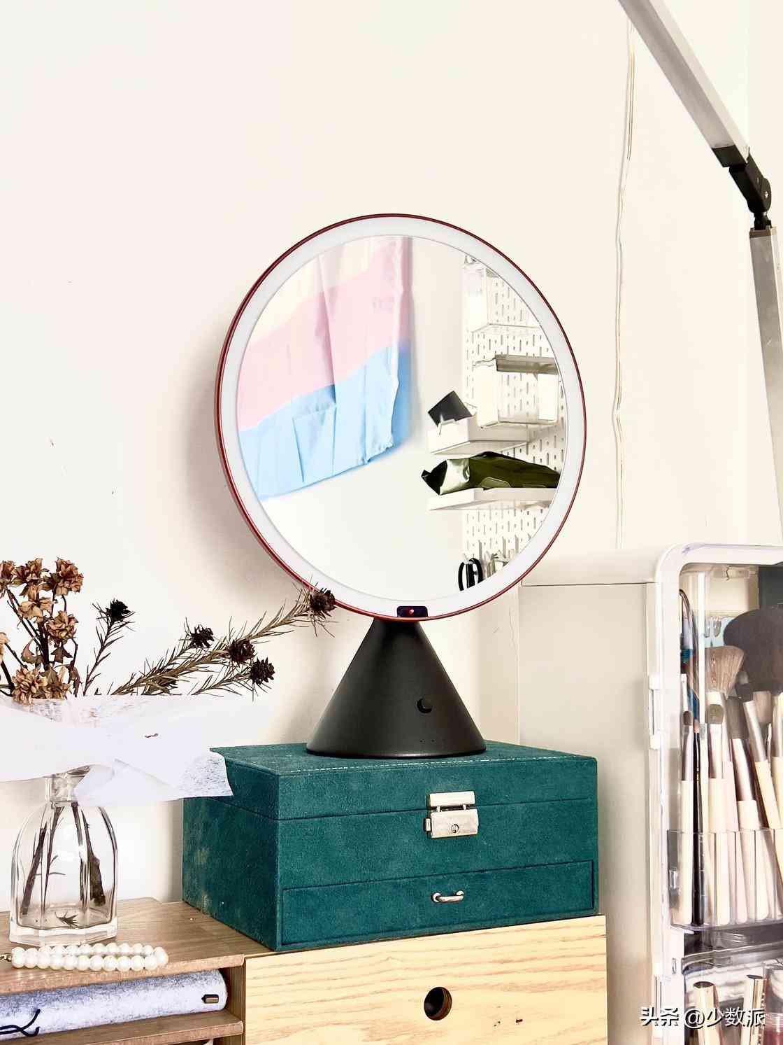 桌面化妝品收納原木色桌子(網(wǎng)紅木質(zhì)桌面整理化妝品收納盒)插圖15