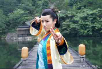 黃蓉化妝品圖片(黃蓉化妝品圖片高清)插圖1