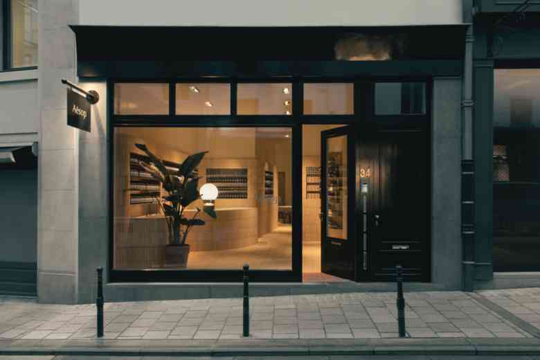 小型化妝品店平面設(shè)計圖(小型化妝品店平面設(shè)計圖片大全)