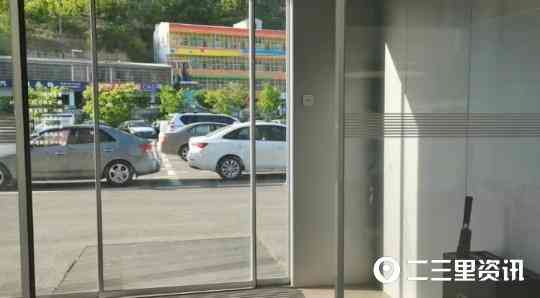 化妝品店玻璃門貼(美容店玻璃門廣告貼)插圖2