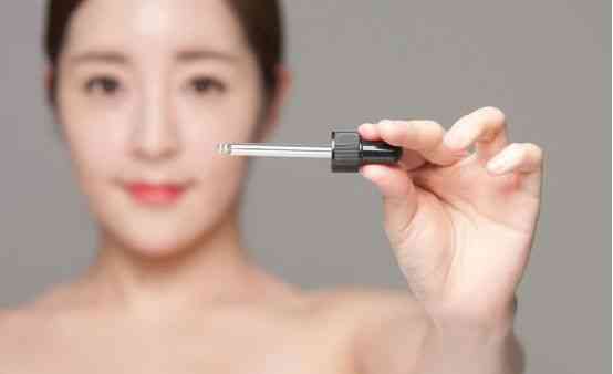 臉上皺紋用哪種化妝品最好(臉上皺紋用哪種化妝品最好使)插圖1