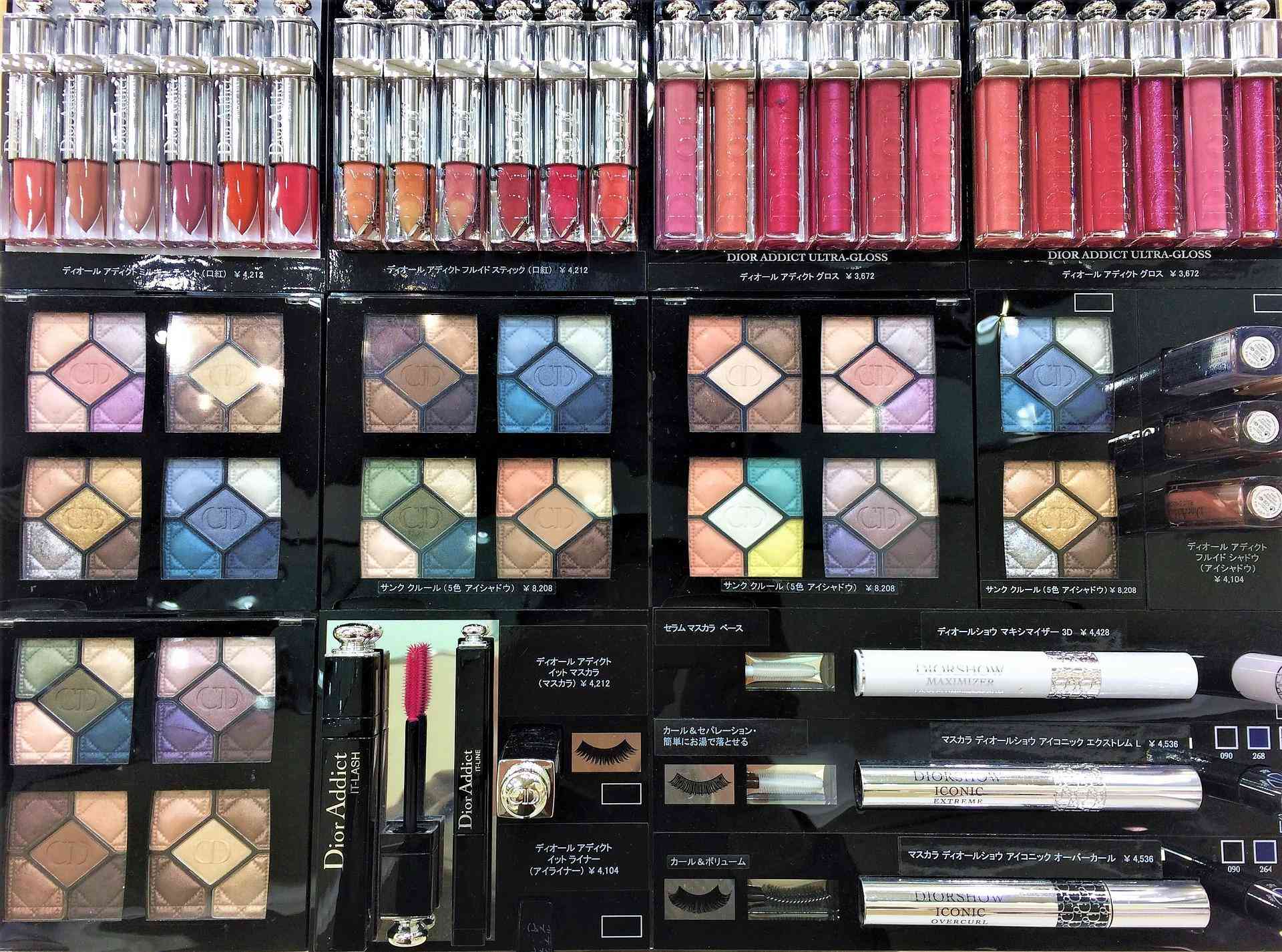 化妝品貨架展柜直播圖集(直播展柜圖片)